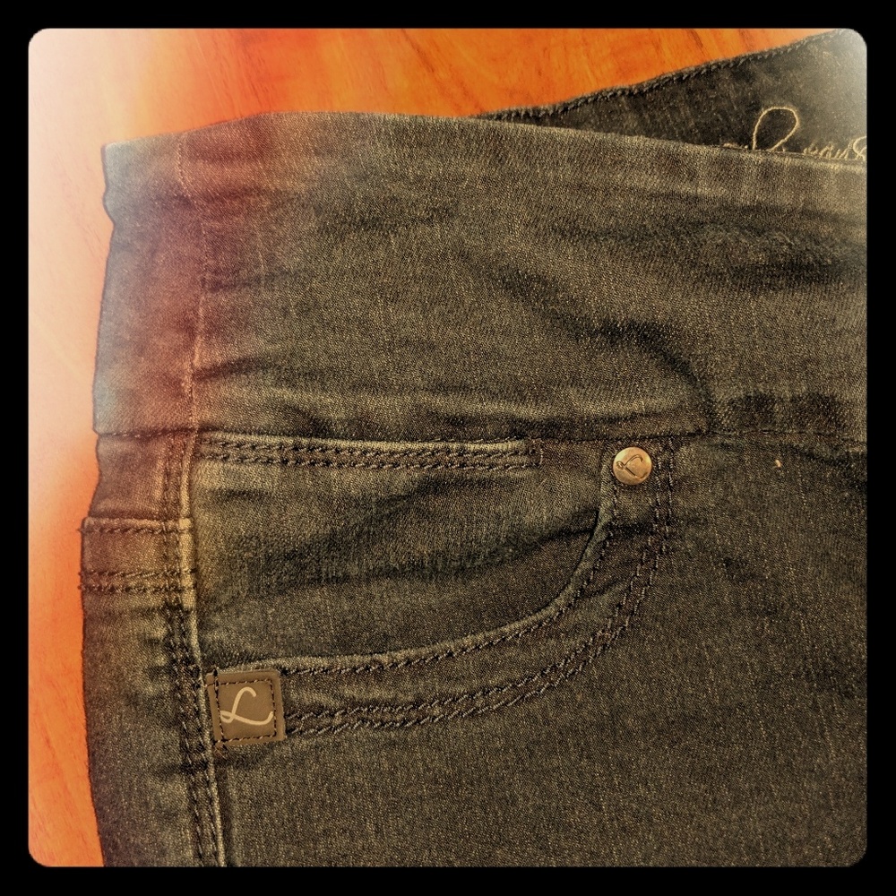 Lola Michelle pull on denim capris